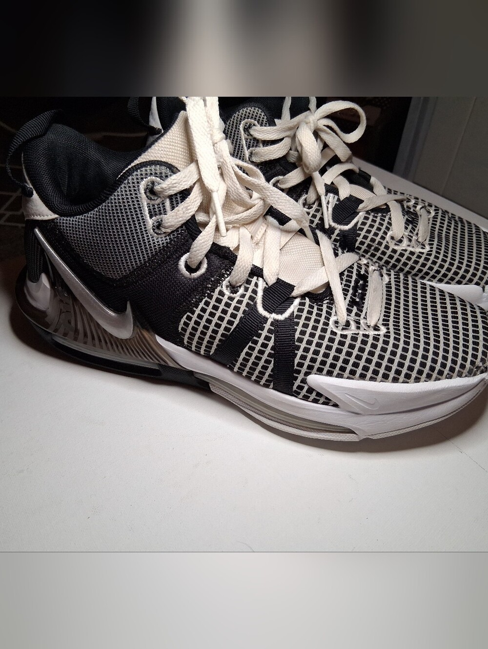 Nike Lebraun Witness VII
